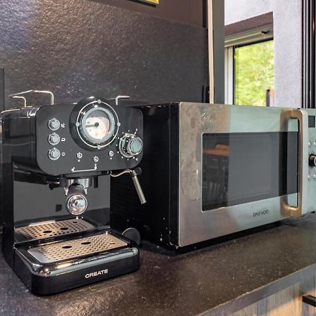 Black House Sorprendente Casa Estilo Industrial Olot Luaran gambar