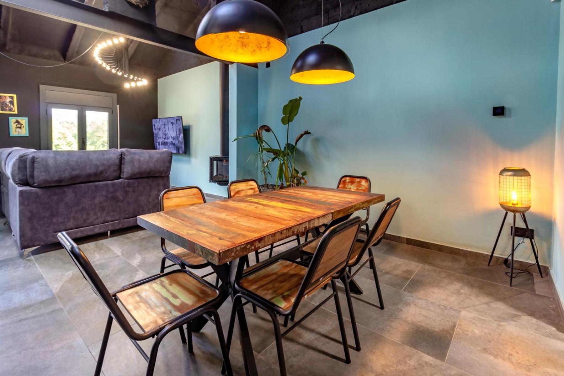Black House Sorprendente Casa Estilo Industrial Olot Luaran gambar