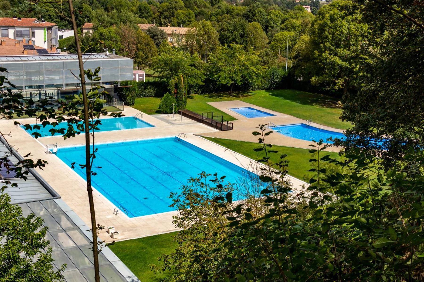 Black House Sorprendente Casa Estilo Industrial Olot Luaran gambar