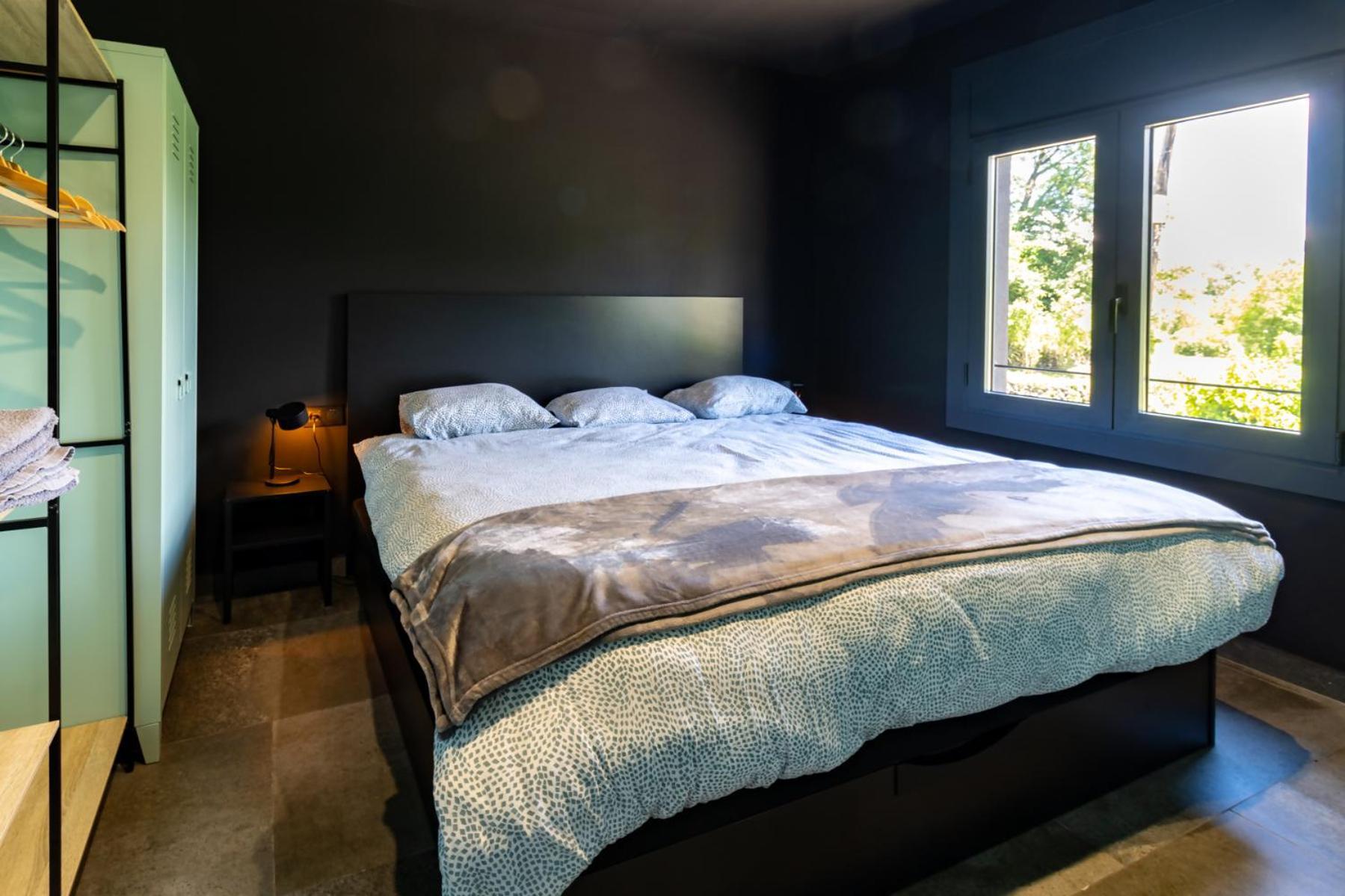 Black House Sorprendente Casa Estilo Industrial Olot Luaran gambar
