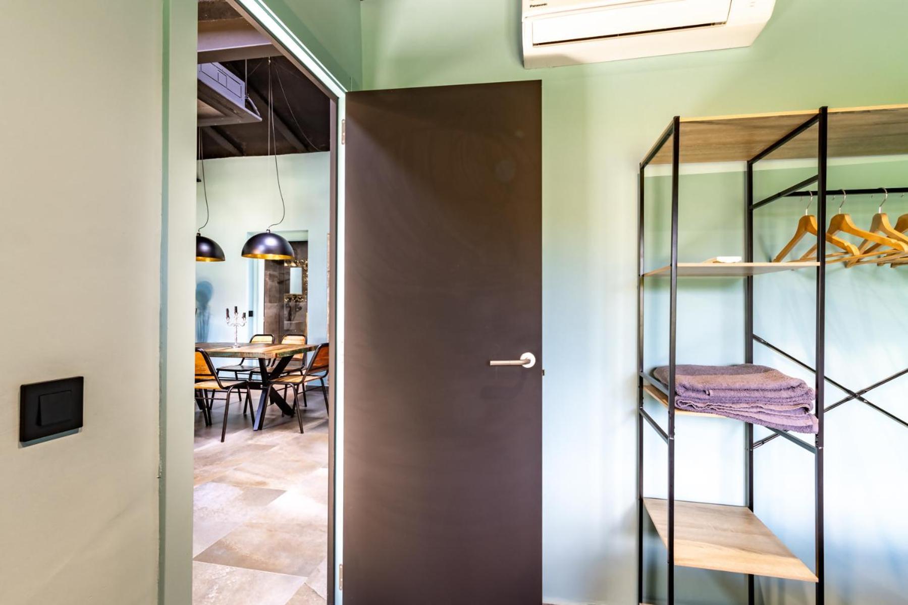 Black House Sorprendente Casa Estilo Industrial Olot Luaran gambar