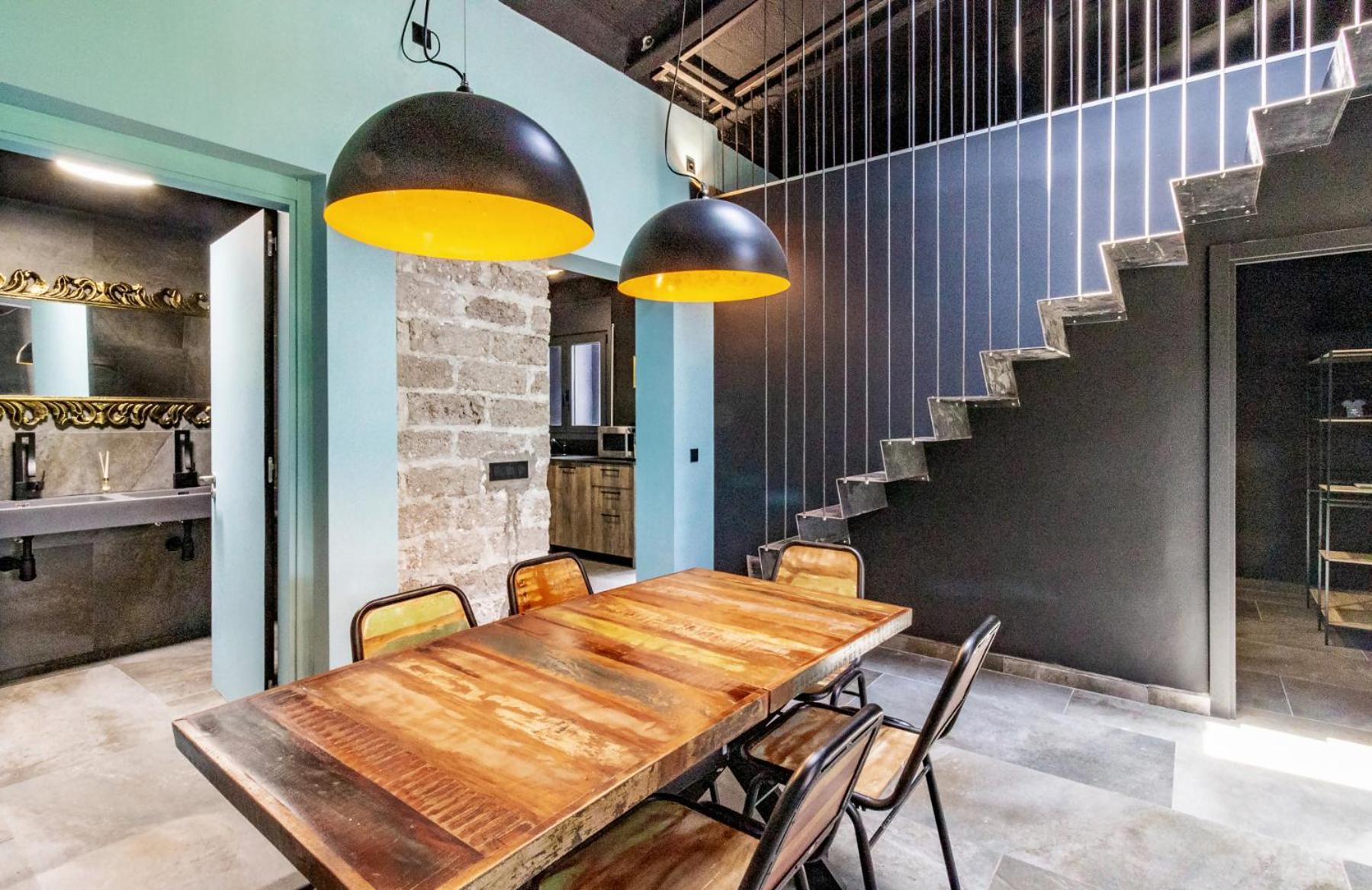 Black House Sorprendente Casa Estilo Industrial Olot Luaran gambar