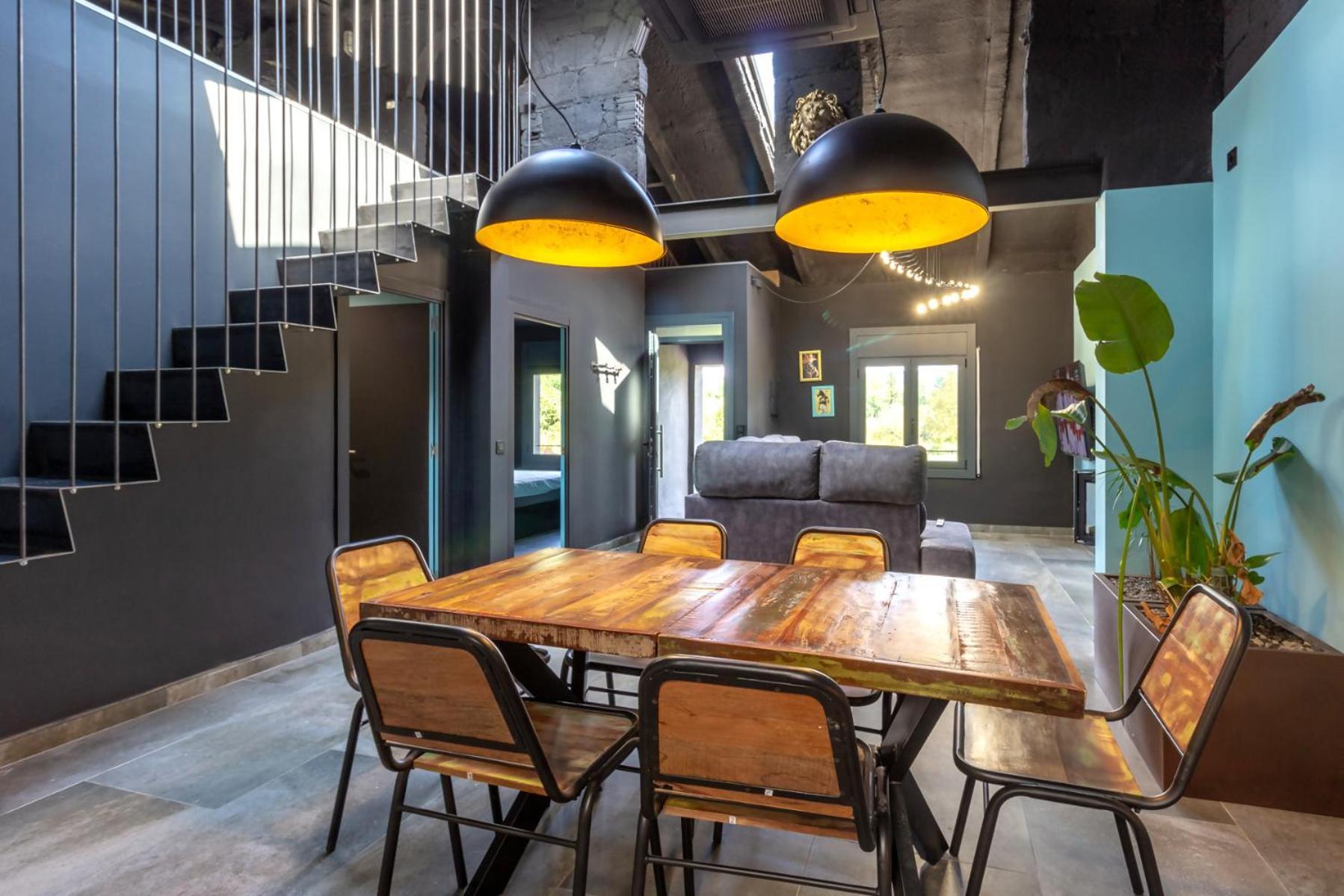 Black House Sorprendente Casa Estilo Industrial Olot Luaran gambar