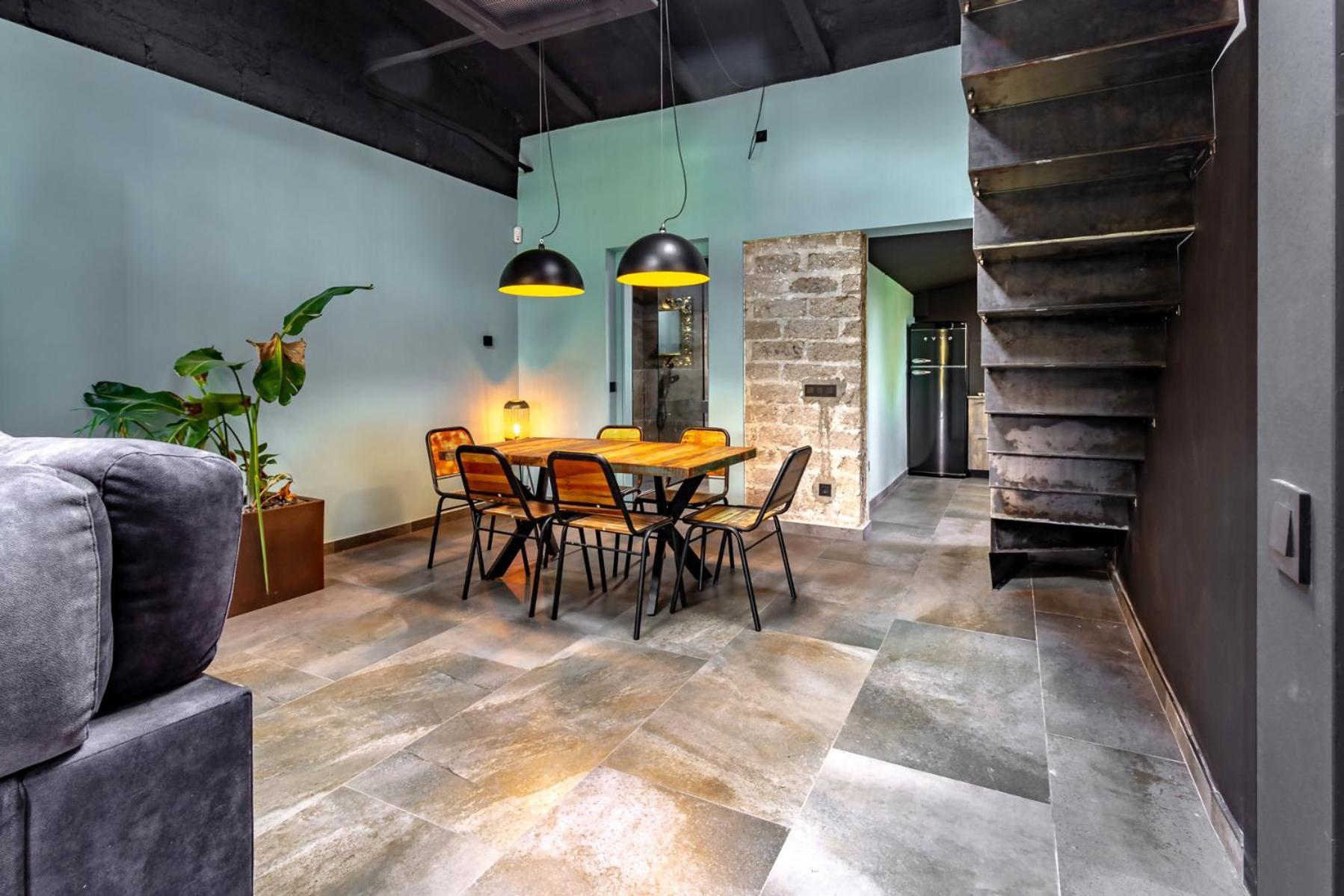 Black House Sorprendente Casa Estilo Industrial Olot Luaran gambar