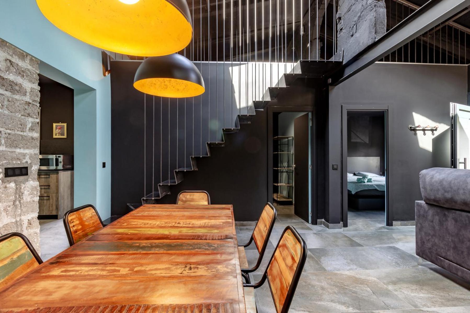 Black House Sorprendente Casa Estilo Industrial Olot Luaran gambar