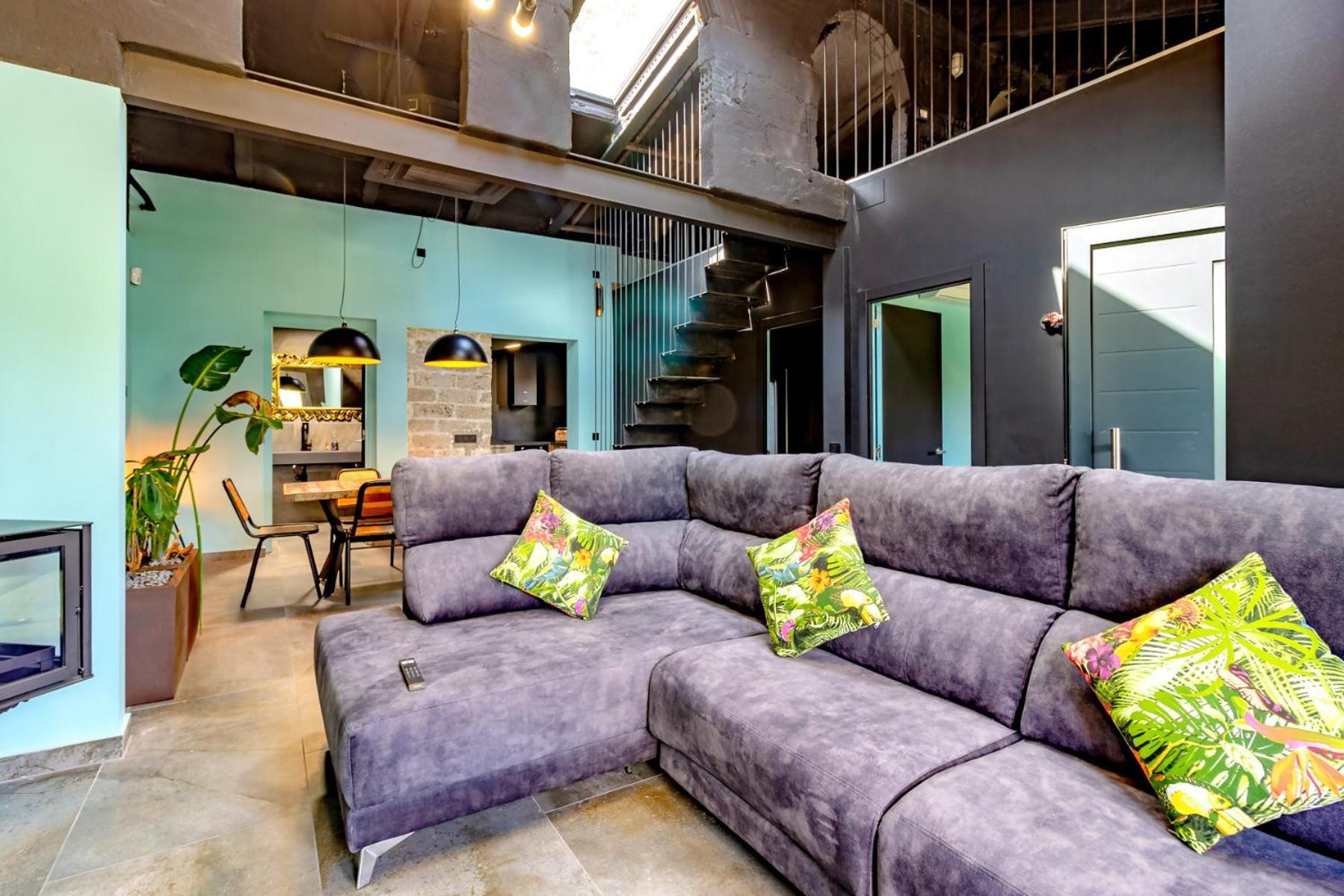 Black House Sorprendente Casa Estilo Industrial Olot Luaran gambar