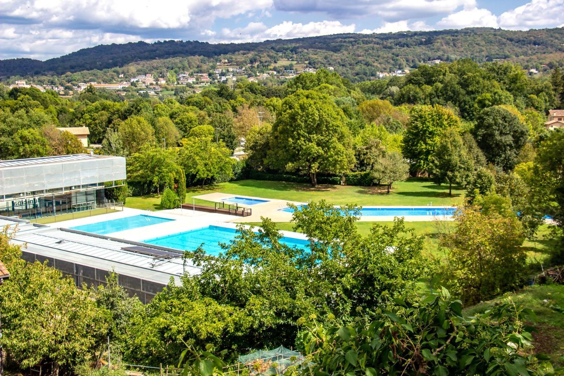 Black House Sorprendente Casa Estilo Industrial Olot Luaran gambar